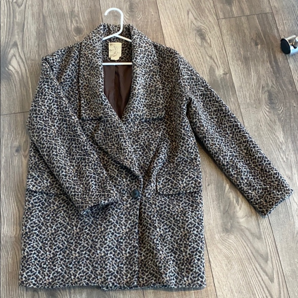 Fall/winter leopard print coat